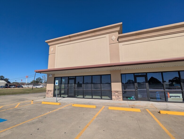 More Photos Of 421 S Memorial Fwy, Nederland Unknown For Lease