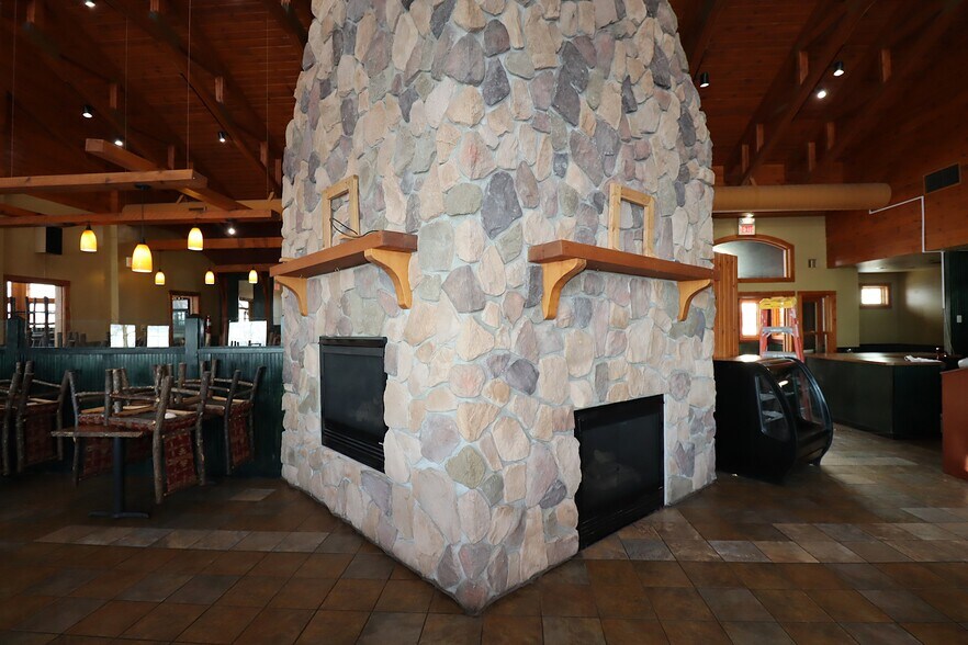 More Photos Of 30580 Hwy 2, Ashland General Retail For Lease