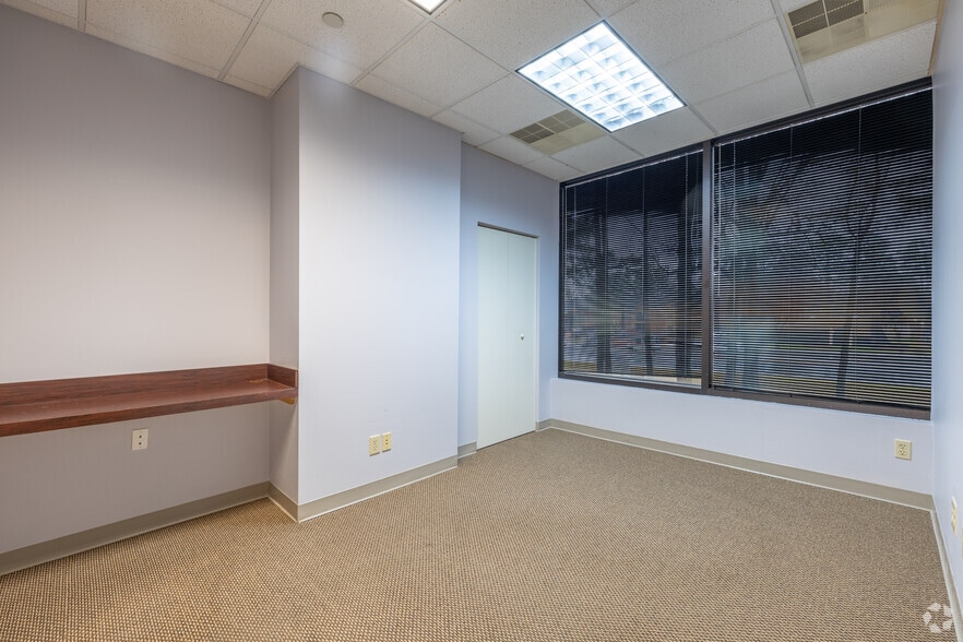 More Photos Of 603 Pilot House Dr, Newport News Office For Lease