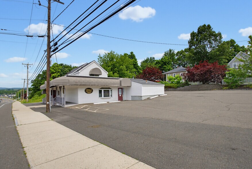 More Photos Of 113 Summer St, Lunenburg Restaurant For Sale
