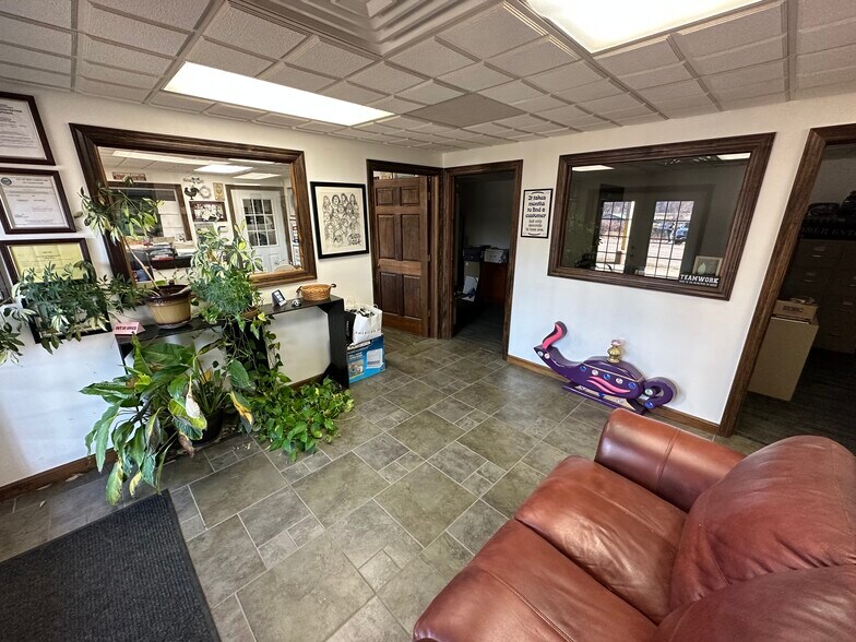 More Photos Of 10578 River Rd, Wellsburg Warehouse For Lease