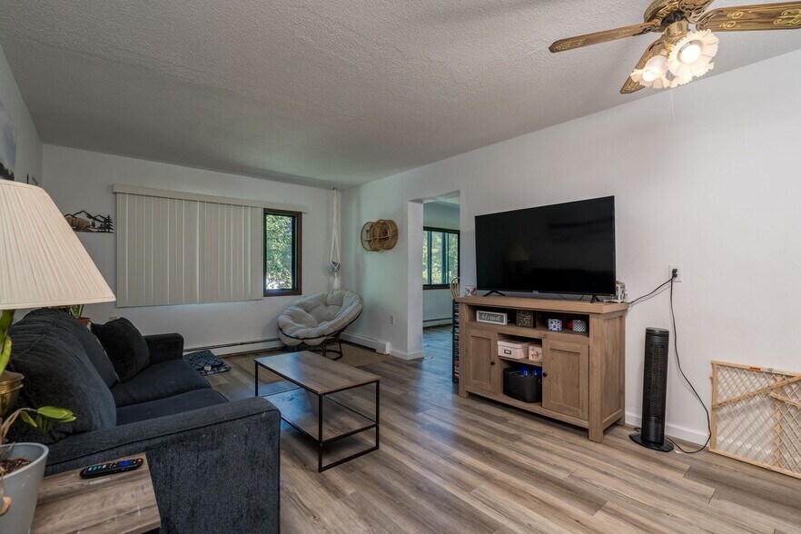 More Photos Of 3200 S Maple Ave, Slayton Apartments For Sale