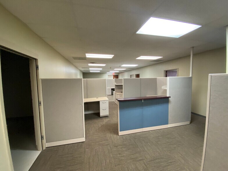 More Photos Of 201 Devonshire Dr, Champaign Medical For Lease