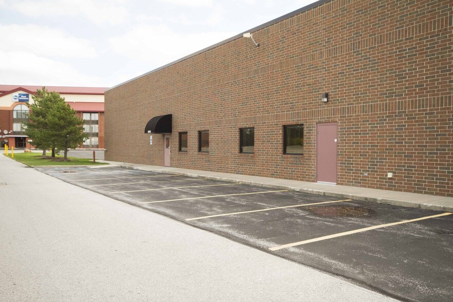 More Photos Of 5701-5725 Coventry Ln, Fort Wayne Unknown For Lease