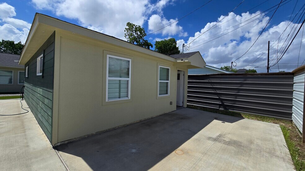 More Photos Of , Houston Multifamily For Sale