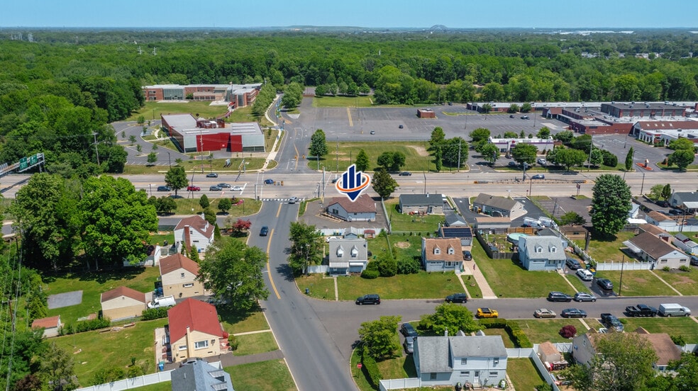 More Photos Of 1321 Veterans Hwy, Bristol Office For Sale