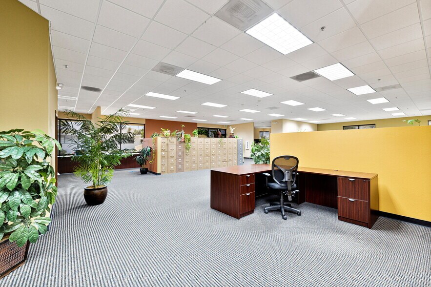 More Photos Of 550 S Paseo Dorotea, Palm Springs Medical For Sale