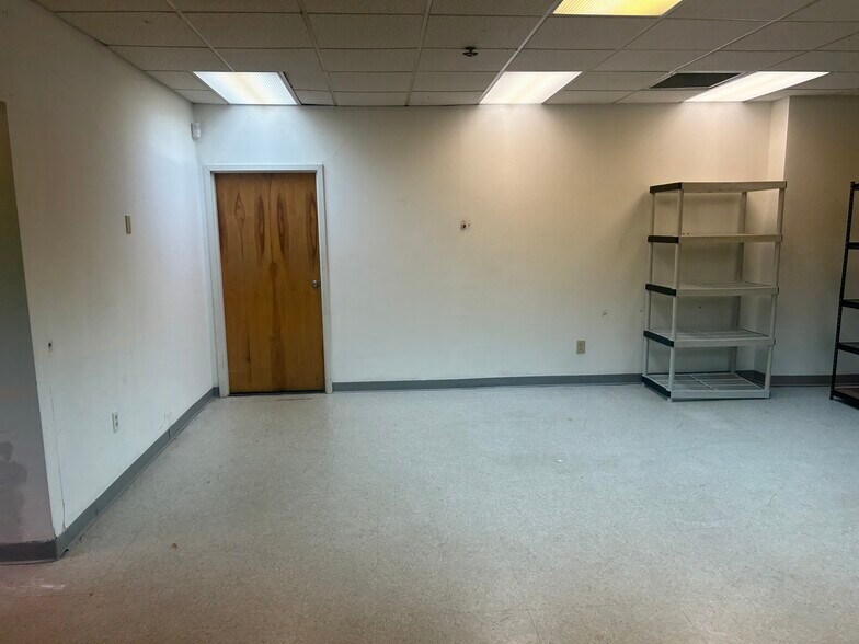 More Photos Of 6629 Engle Rd, Middleburg Heights Warehouse For Lease