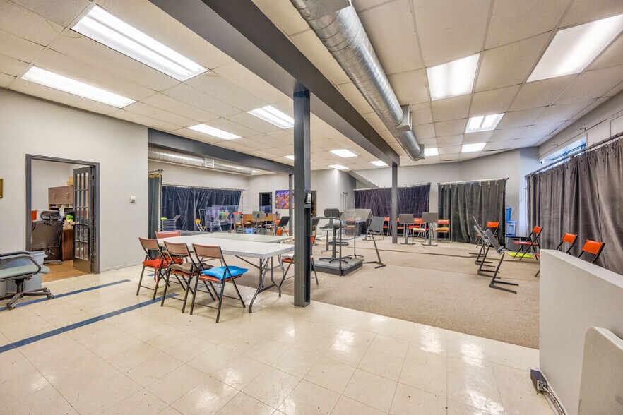 More Photos Of 312-330 Saint-Jacques Rue, L'assomption Flex For Sale