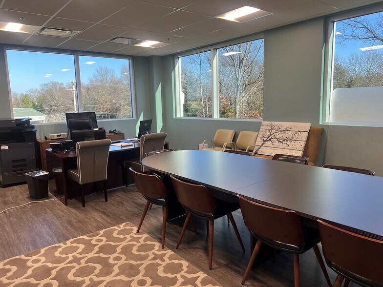 More Photos Of 55 Willow Ln, Marlboro Medical For Lease