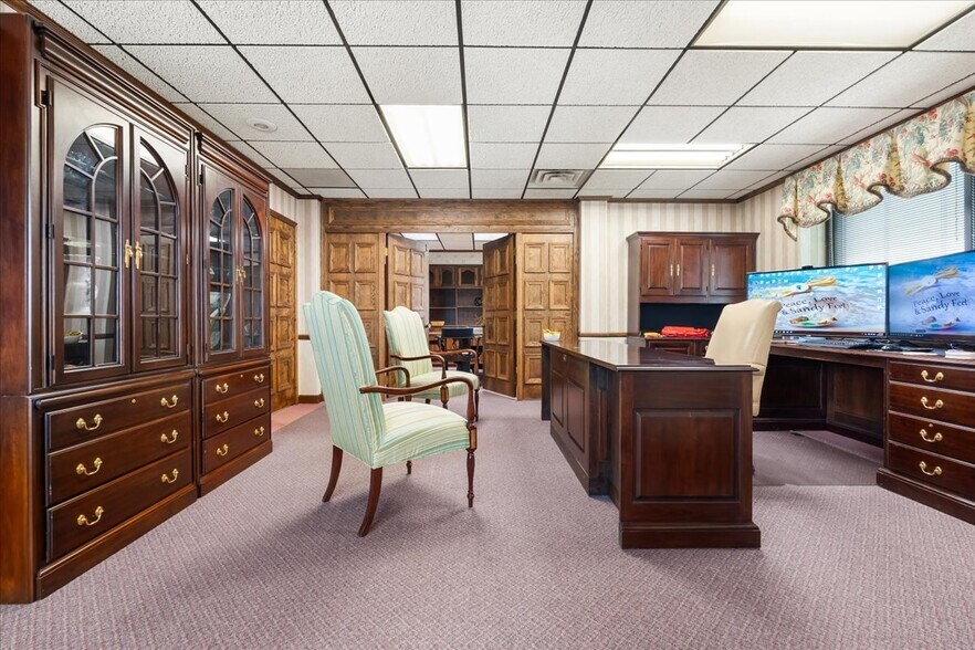 More Photos Of 601 Avery St, Parkersburg Office For Sale