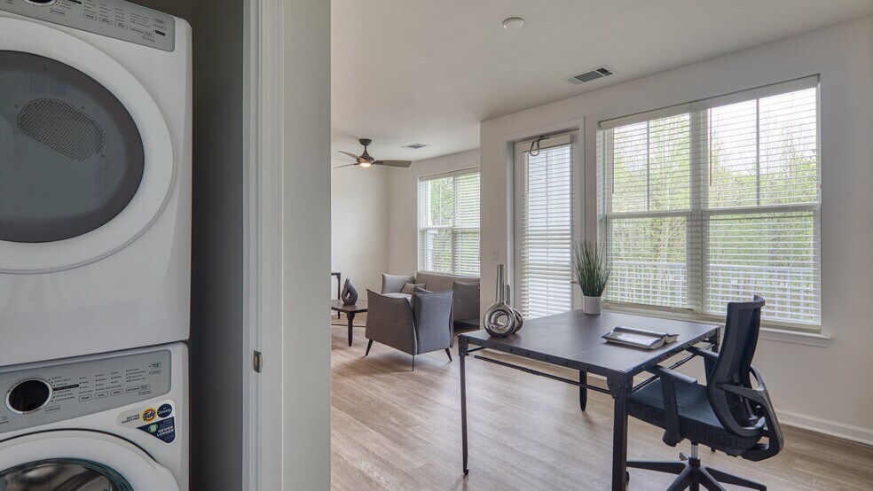 More Photos Of 5401 Commonwealth Centre Pky, Midlothian Apartments For Sale