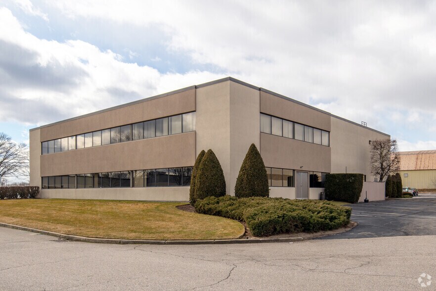 More Photos Of 75 Commerce Dr, Warwick Office For Sale