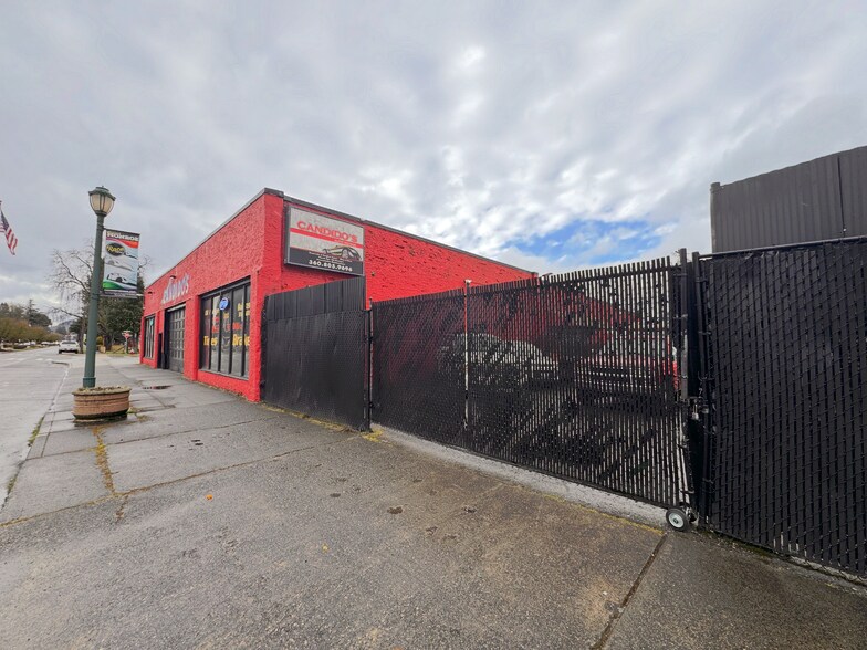 More Photos Of 225 W Main St, Monroe General Retail For Sale