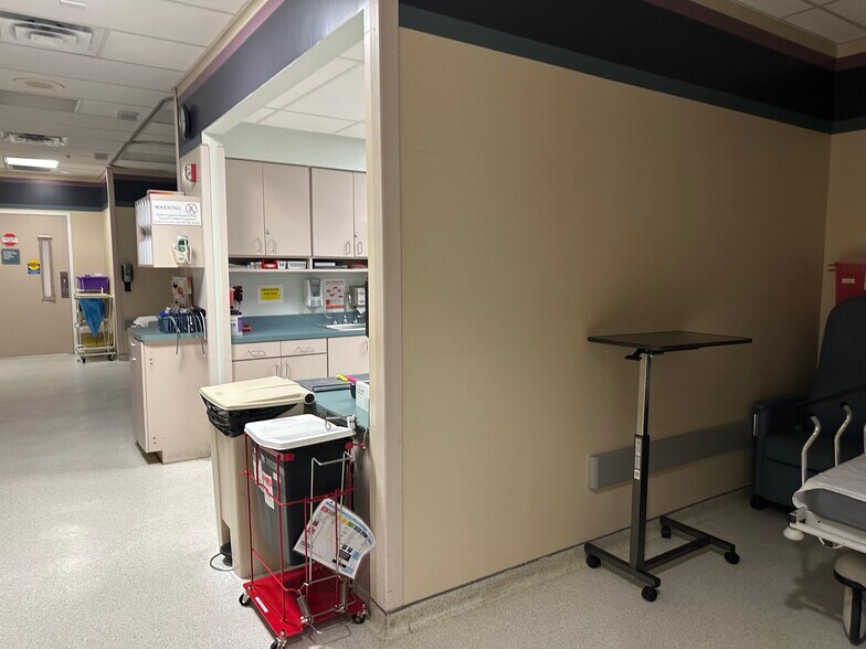 More Photos Of 1310 SE West Star Ave, Port Saint Lucie Hospital For Lease