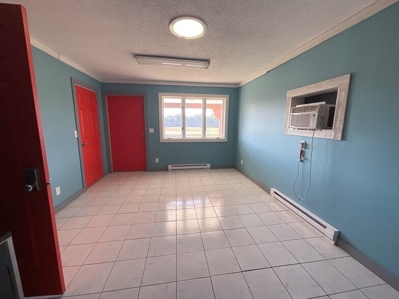 More Photos Of 25300 S State Route D, Cleveland Auto Repair For Lease