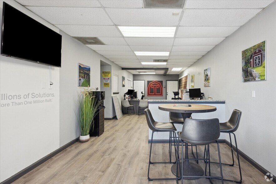 More Photos Of 16806 I-35 S, Buda Showroom For Lease