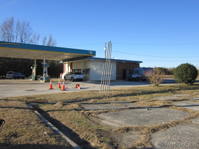 More Photos Of 2301 Lackey St, Lumberton Convenience Store For Sale