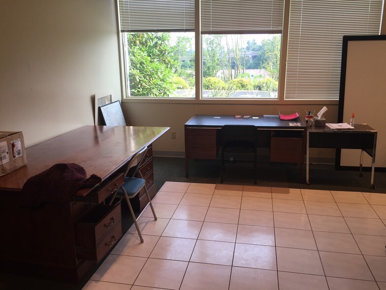 More Photos Of 275 Center Rd, Monroeville Office For Lease