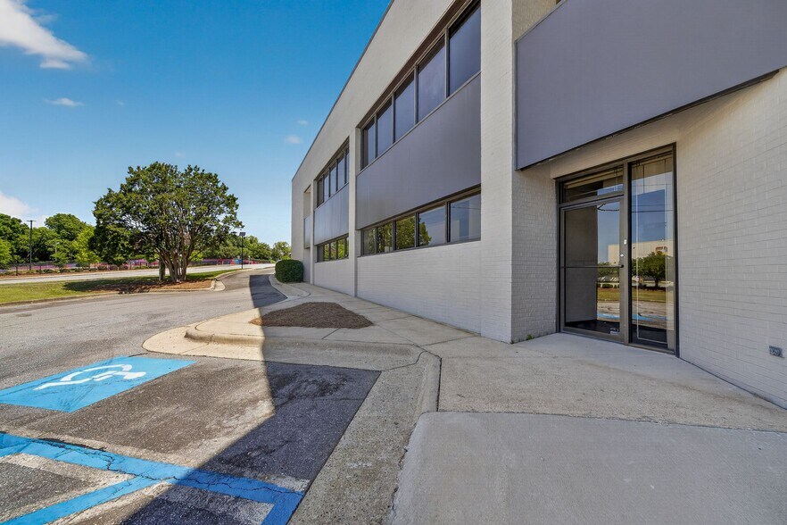 More Photos Of 615 19th St, Columbus Medical For Lease