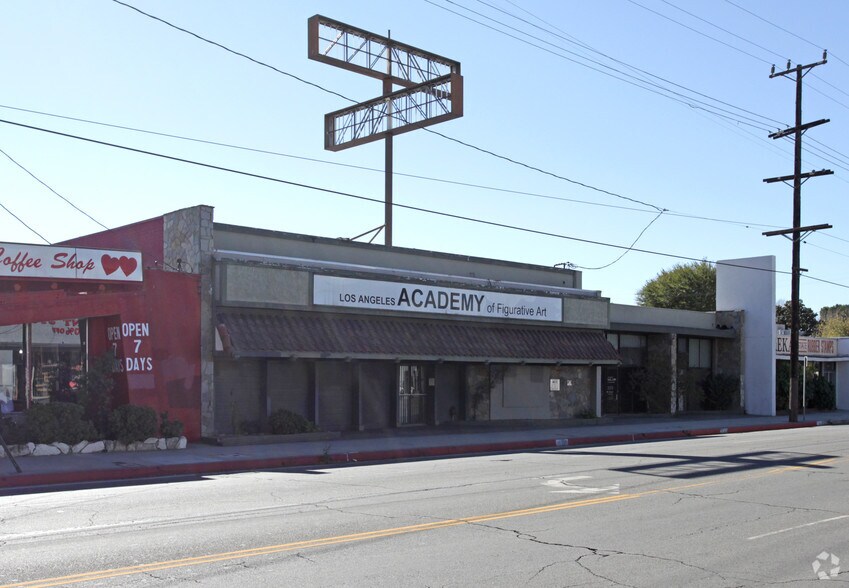 More Photos Of 16924-16926 Saticoy St, Van Nuys Office For Lease