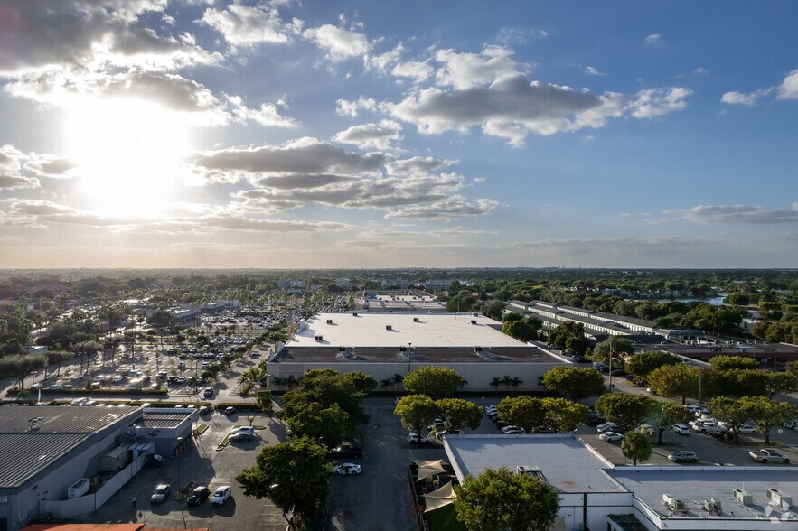More Photos Of 14091 N Kendall Dr, Miami Storefront For Lease
