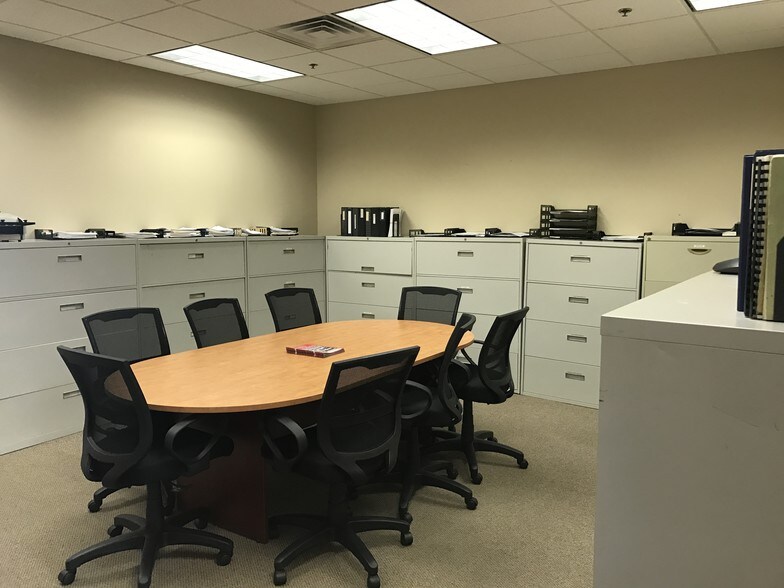 More Photos Of 117 Executive Dr, New Windsor Township Office For Lease