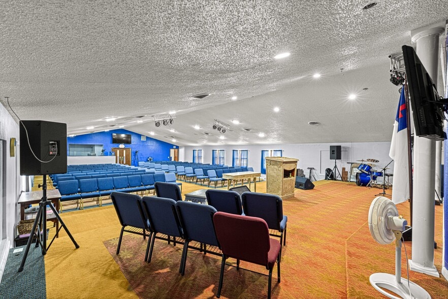 More Photos Of 484 Emerald Rd, Ocala Religious Facility For Sale