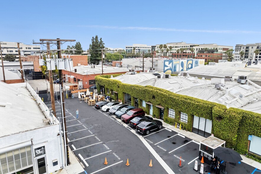 More Photos Of 2014-2058 Broadway, Santa Monica Loft Creative Space For Lease