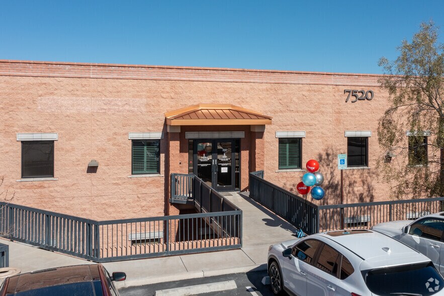 More Photos Of 7490 N Oracle Rd, Tucson Unknown For Lease