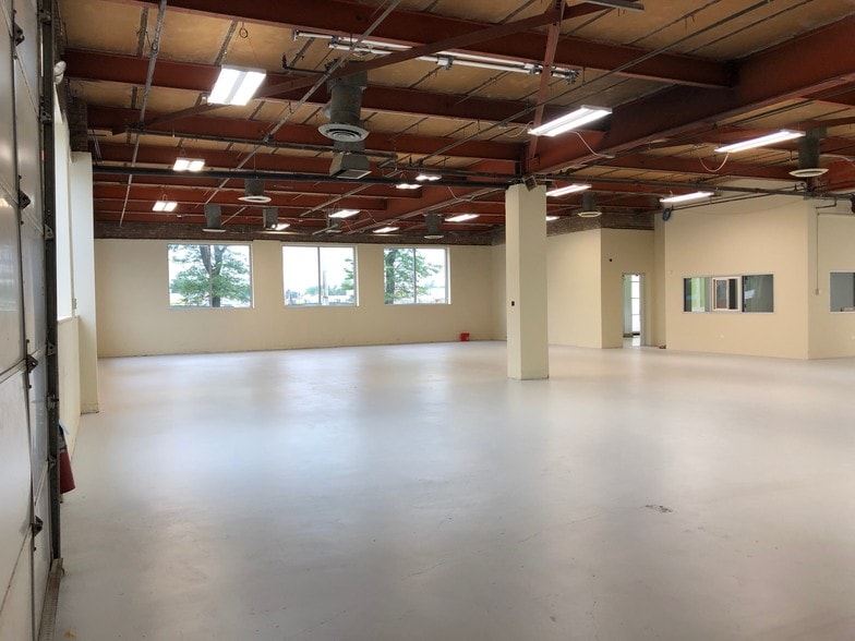 More Photos Of 2740 W Washington Blvd, Bellwood Manufacturing For Lease