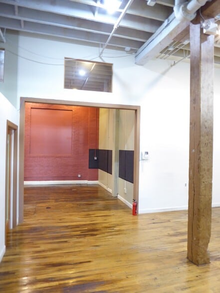 More Photos Of 1667 E 40th St, Cleveland Loft Creative Space For Sale