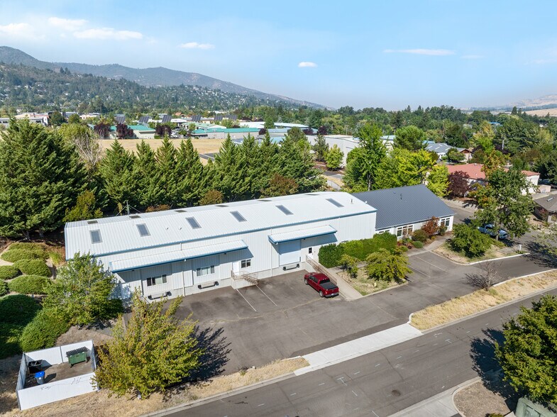 More Photos Of 385-389 Williamson Way, Ashland Flex For Sale