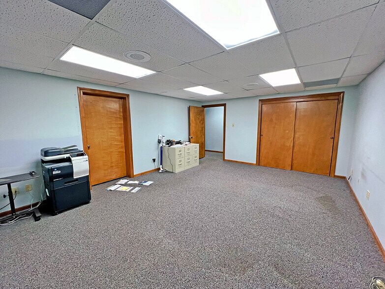 More Photos Of 2900 Frank Scott Pky W, Belleville Office For Sale