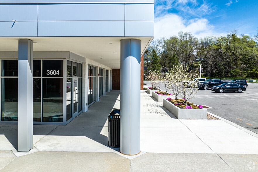More Photos Of 3600-3840 W 95th St, Leawood Unknown For Lease