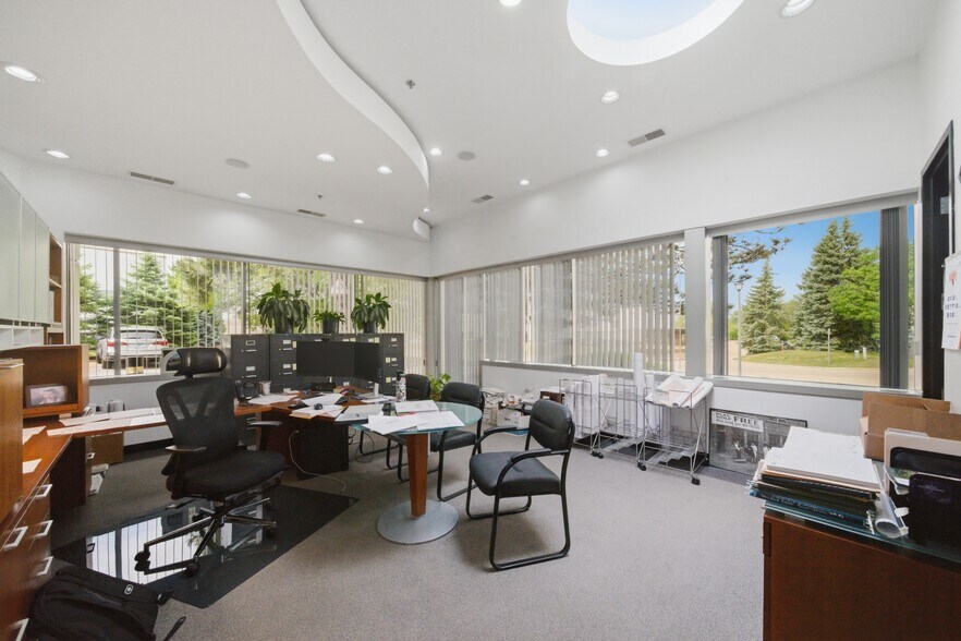 More Photos Of 975 Campus Dr, Mundelein Light Manufacturing For Sale