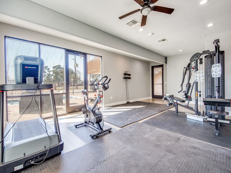 More Photos Of 1100 Us-90 Hwy W, Sealy Apartments For Sale