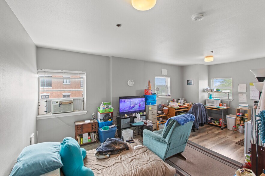 More Photos Of 615 SW Evergreen Ave, Redmond Multifamily For Sale