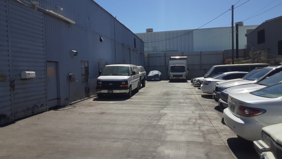 More Photos Of 2847 Awaawaloa St, Honolulu Industrial For Sale