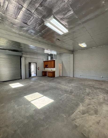 More Photos Of 14747 Lull St, Van Nuys Warehouse For Lease