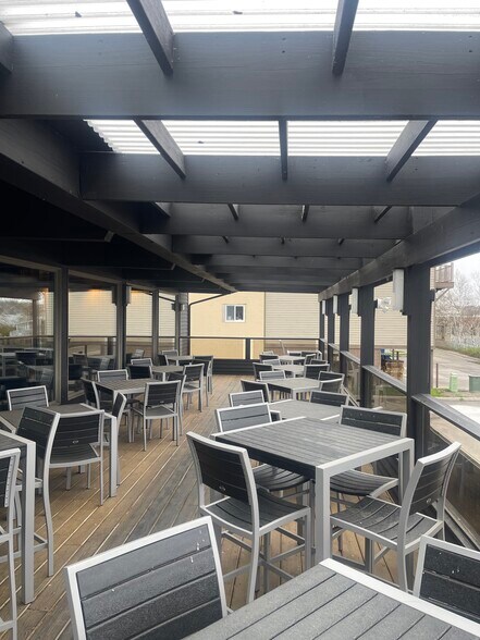 More Photos Of 300 Main St, Frankfort Restaurant For Lease