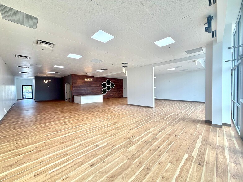 More Photos Of 1805 SE Delaware Ave, Ankeny General Retail For Lease