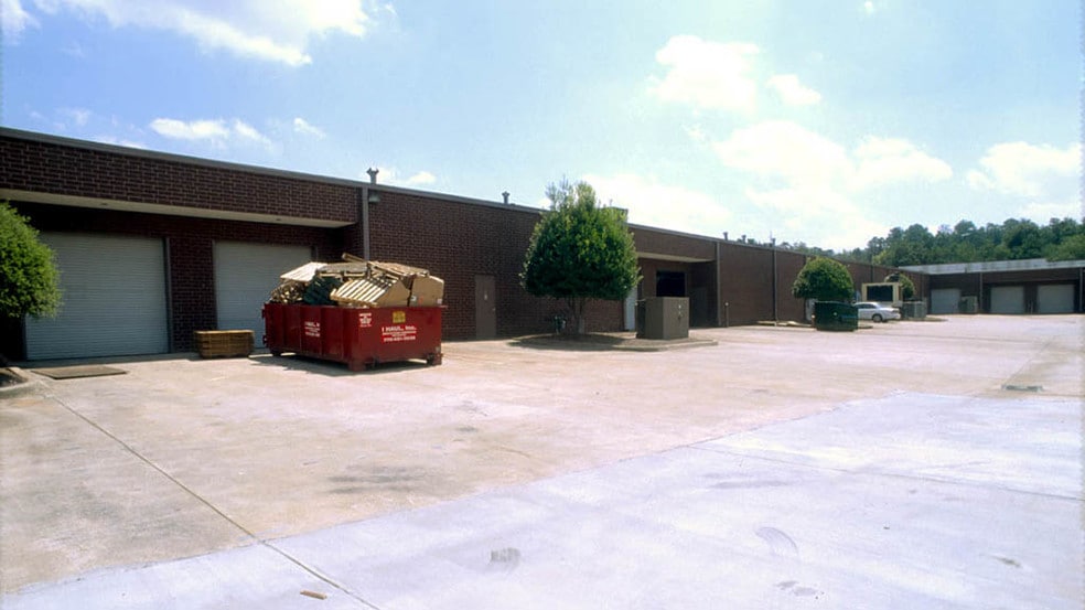 More Photos Of 6611 Bay Cir, Peachtree Corners Light Distribution For Lease