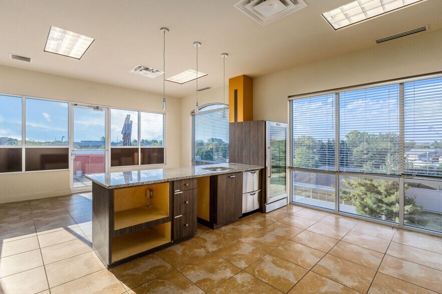 More Photos Of 9039 Antares Ave, Columbus Medical For Lease