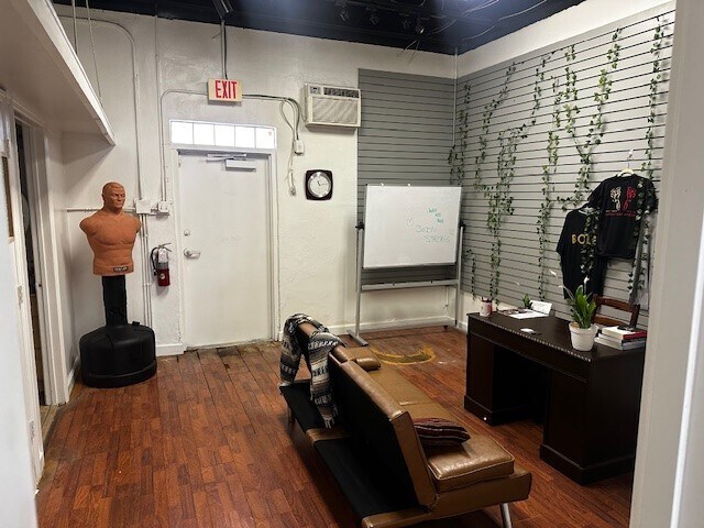 More Photos Of 809 Lucerne Ave, Lake Worth Storefront Retail Office For Lease