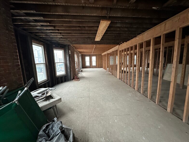 More Photos Of 3093-3095 W 25th St, Cleveland Storefront Retail Office For Lease