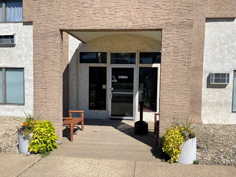 More Photos Of 303 21st St, Newport General Retail For Lease