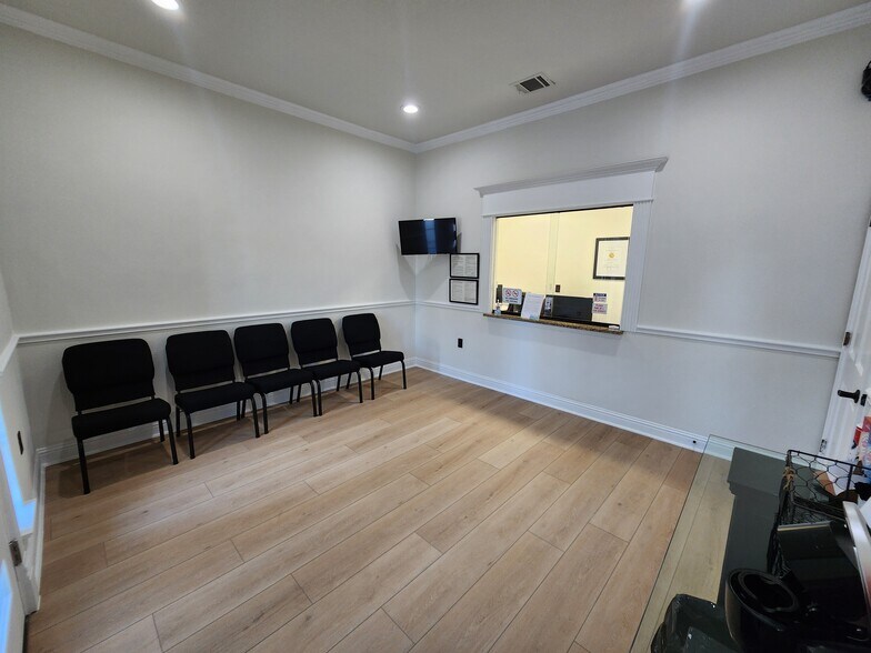 More Photos Of 2125 Martin Dr, Bedford Medical For Sale