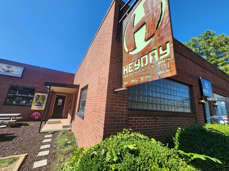 More Photos Of 414 Brookstown Ave, Winston-Salem Warehouse For Sale