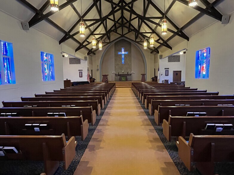 More Photos Of 8400 Park Ave, Allen Park Religious Facility For Lease